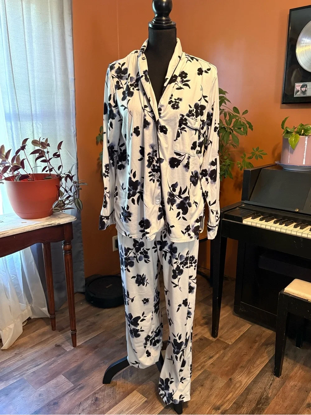Simply Vera Vera Wang Floral Pajama Set Size Medium